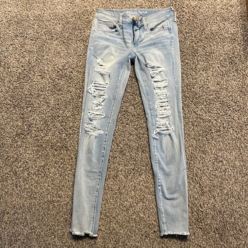 Like new American Eagle distressed jeans